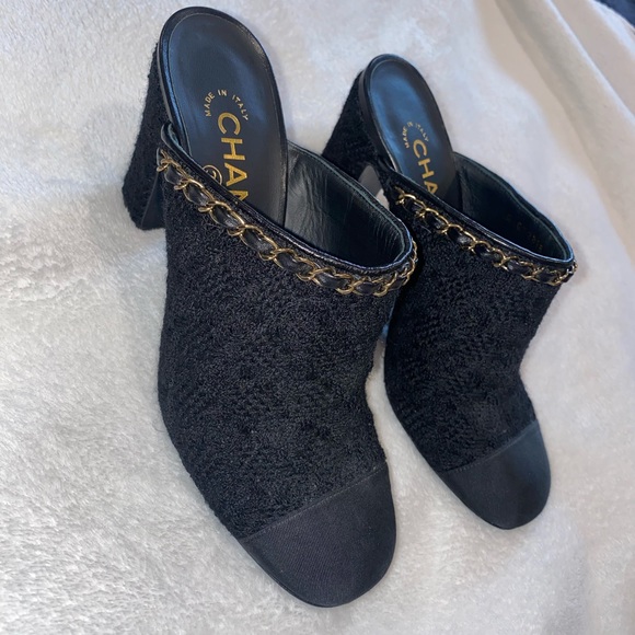 Chanel Tweed Mules gently used! 
From the 2017 Collection by Karl Lagerfeld - Picture 3 of 8